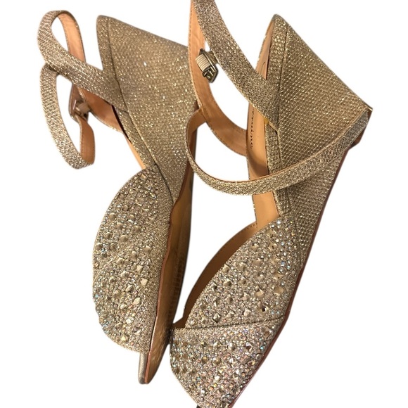 Gorgeous Lauren Lorraine Helene Embellished Wedges (072) - Picture 3 of 4